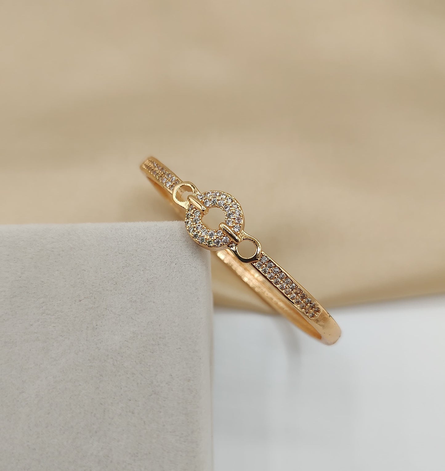 Fancy Hancuff