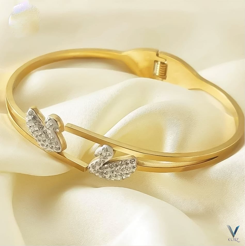 Swan Design Gold-Plated Bangle Bracelet