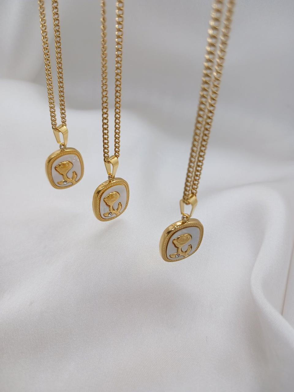 Elegant Rose Gold Pendant Necklace