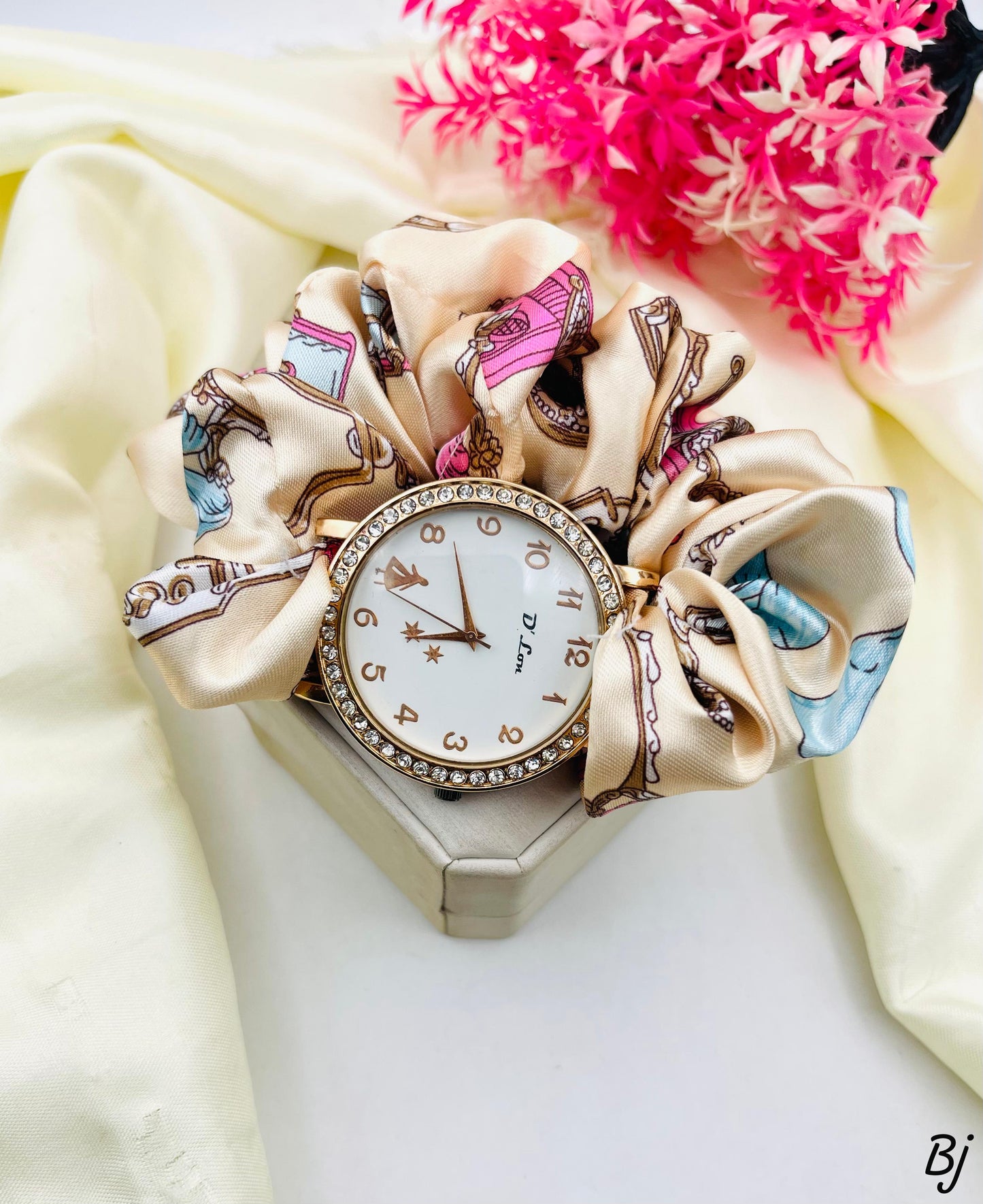 🕰️ Scrunchie Watch – Elegant Timepiece