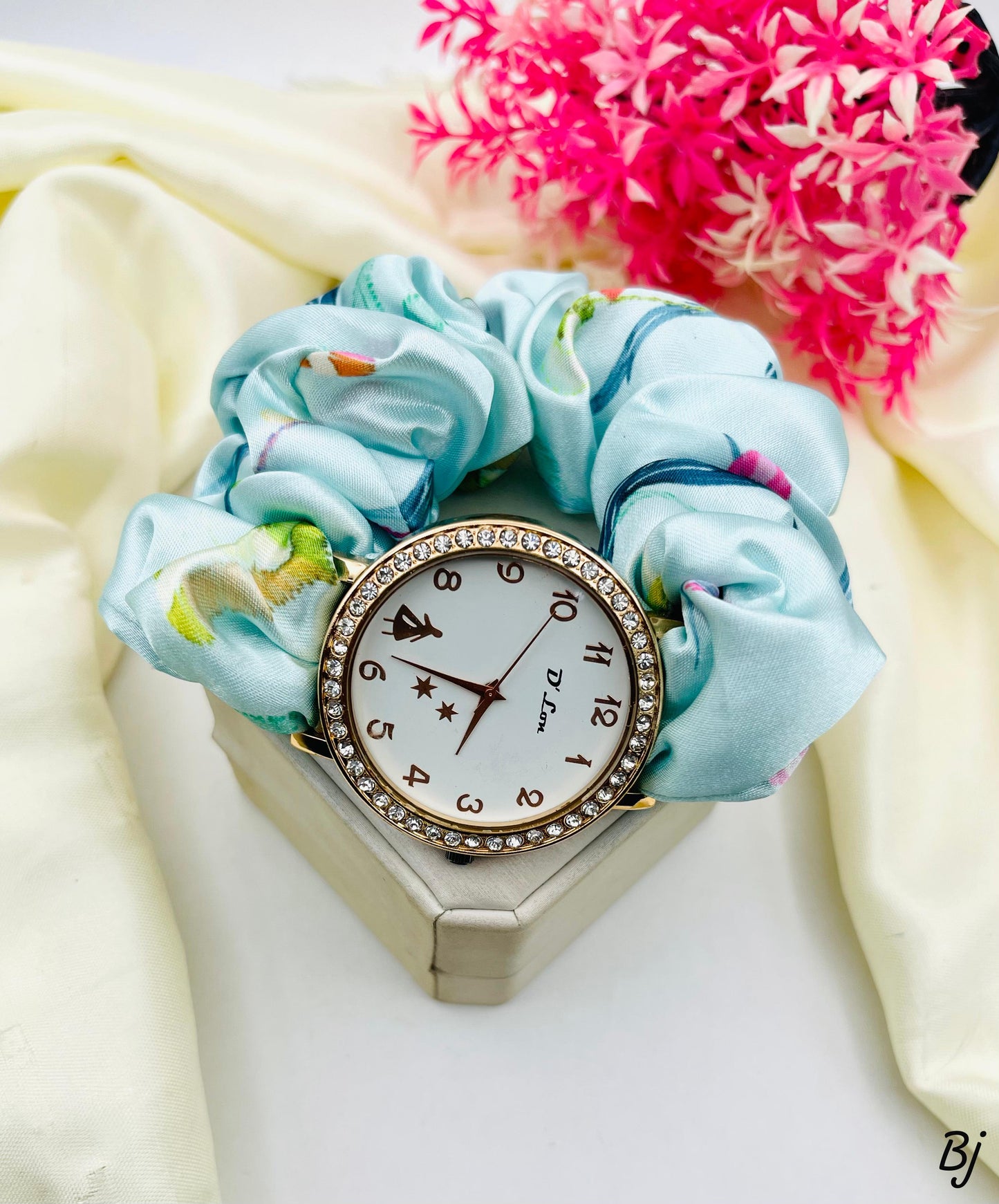 🕰️ Scrunchie Watch – Elegant Timepiece