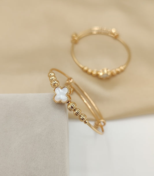 Clover Handcuff