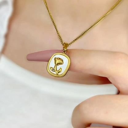 Elegant Rose Gold Pendant Necklace