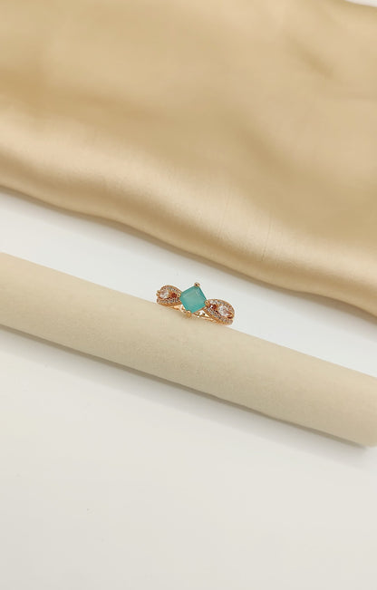 Elegant Twisted Band Ring with Center Stone