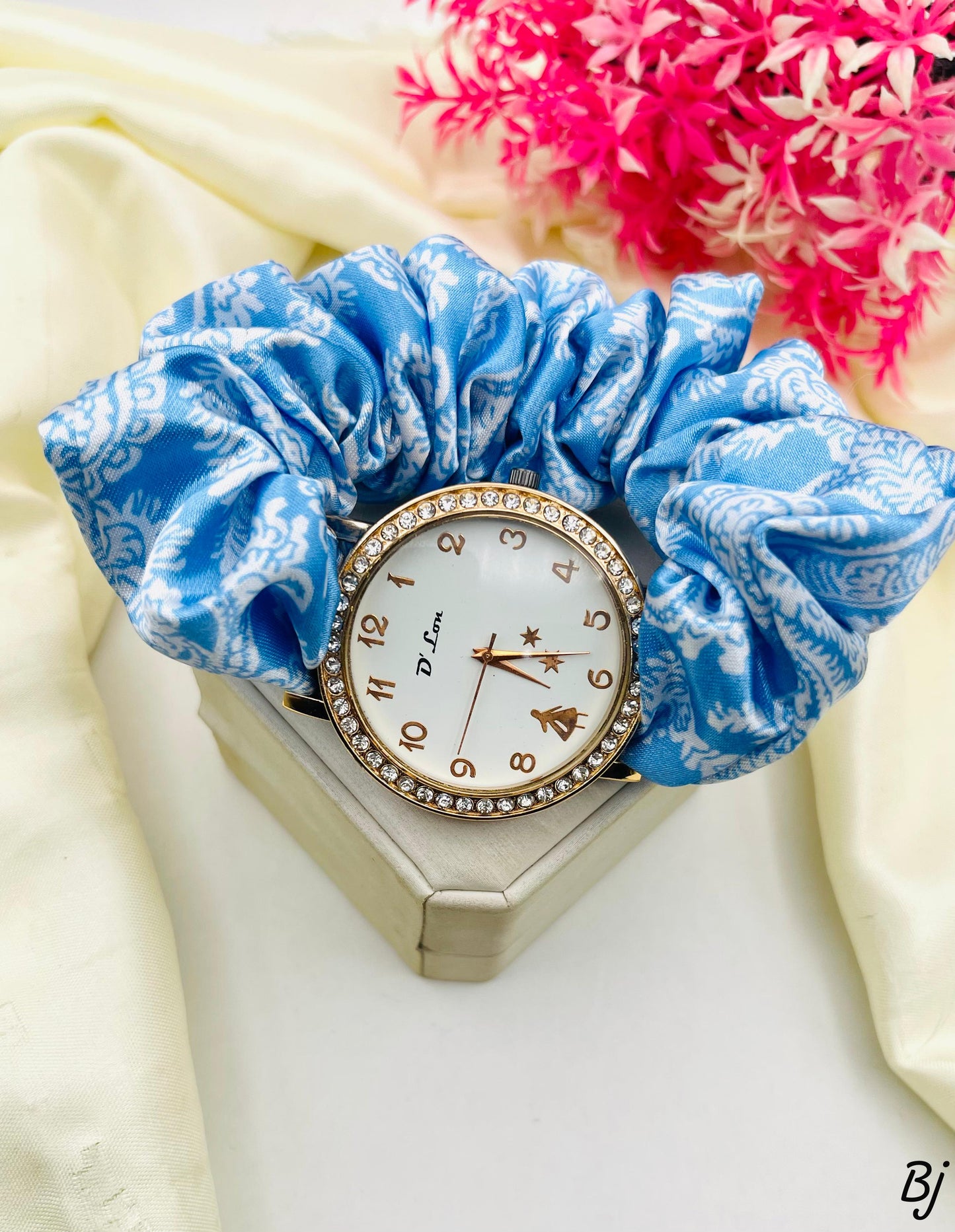 🕰️ Scrunchie Watch – Elegant Timepiece
